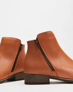 Bueno Tristen Coconut -Women's Ankle Boots Sales 2024 http3A2F2Fstatic.theiconic.com .au2Fp2Fbueno 7021 2969821 4