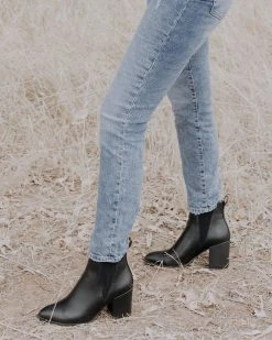 Zeroe Crescent Chelsea Boots Black -Women's Ankle Boots Sales 2024 http3A2F2Fstatic.theiconic.com .au2Fp2Fzeroe 8162 1342621 5